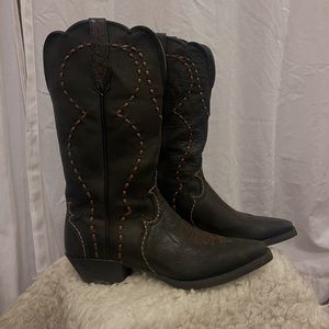 Justin secondhand women’s leather milled cowboy boots. Womens US size 7.5